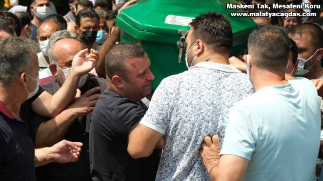 Kahreden kazanın kurbanı kardeşler yan yana toprağa verildi