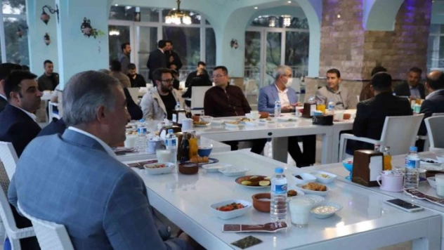 Kahta Belediyesi kurum amirlerine iftar programı düzenlendi