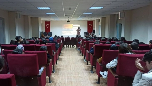 Kahta'da yazar öğrenci buluşması