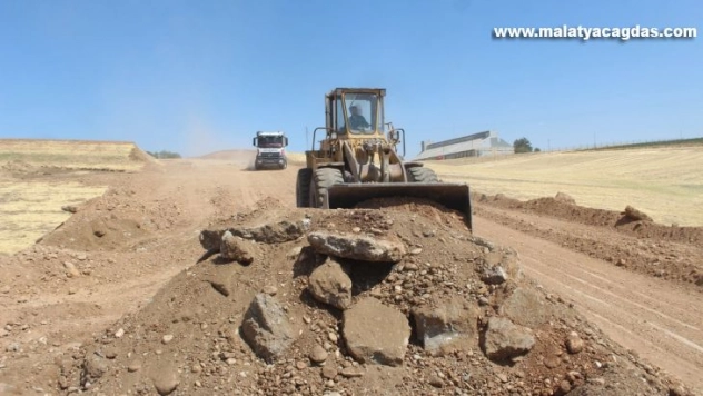 Kahta'da yol yapım çalışmaları devam ediyor