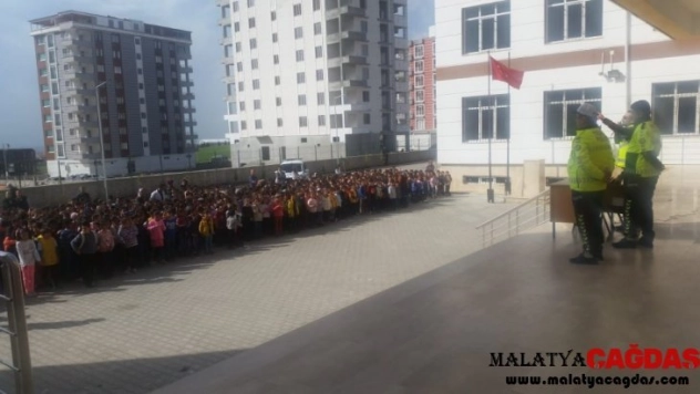 Kahta'daki öğrencilere trafik eğitimi verildi