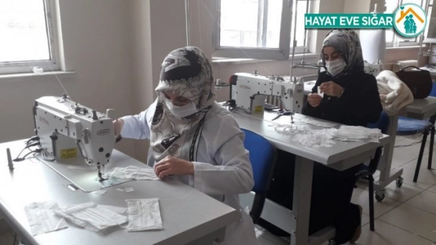 Kahta Halk Eğitim Merkezinde maske üretimi başladı