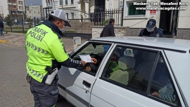 Kahta Polisi halkın güvenliği için broşür dağıttı