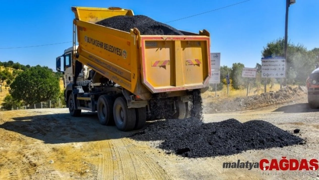 Kale' de yol açma ve asfaltlama çalışmaları yapılıyor