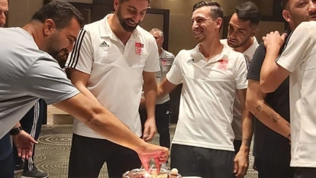 Kaleci Muammer Yıldırım'a sürpriz kutlama