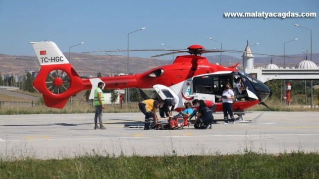 Kalp krizi geçirdi, ambulans helikopterle hastaneye yetiştirildi