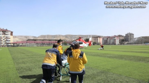 Kalp krizi geçiren 112 personeline ambulans helikopter yetişti