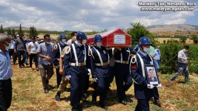 Kalp krizi geçiren uzman çavuş toprağa verildi