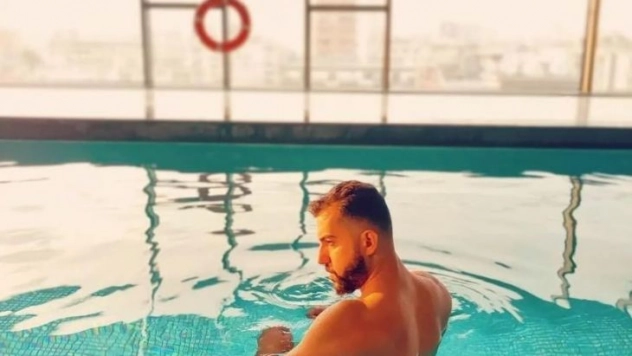 Kalp krizi havuzda yakaladı