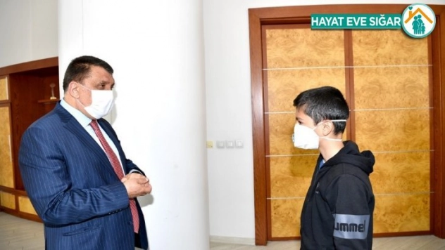 Kampanyaya burs parasını bağışladı