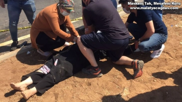 Kamyon otomobile çarptı: 1 ölü, 2 yaralı