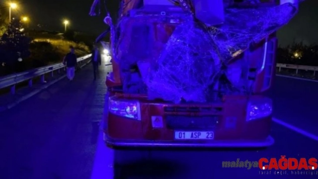 Kamyona çarpan kamyonun sürücüsü yaralandı