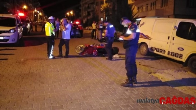 Kamyonet ile motosiklet çarpıştı: 1 yaralı