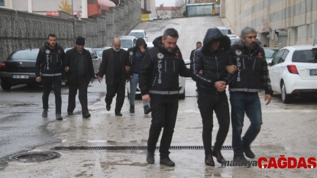 Kamyonet kabininde 18 kilo 600 gram esrar ele geçirildi