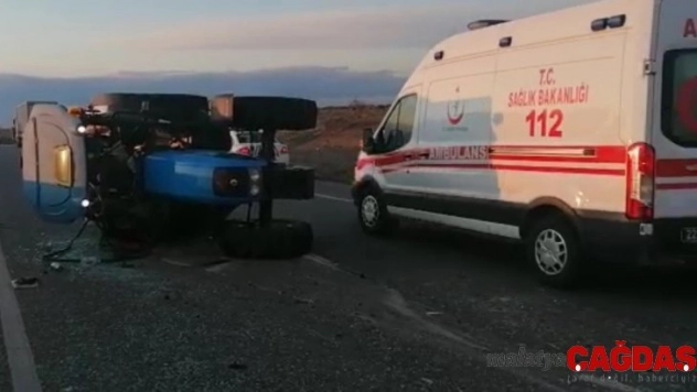 Kamyonet traktöre çarptı: 1 yaralı