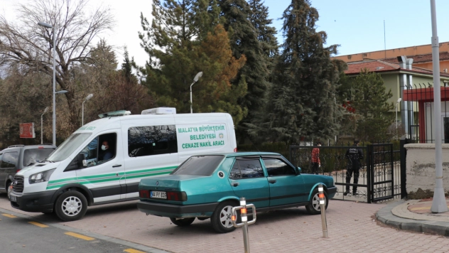 Kamyonetin çarptığı yaşlı kadın hayatını kaybetti