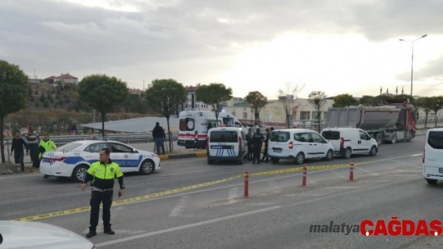 Kamyonun çarptığı yaşlı adam hayatını kaybetti