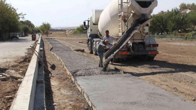 Kanal boyu 2. Etap park çalışmaları hızla devam ediyor