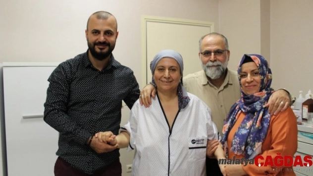 Kanser kadına aynı anda 11,5 saatlik 2 büyük operasyon