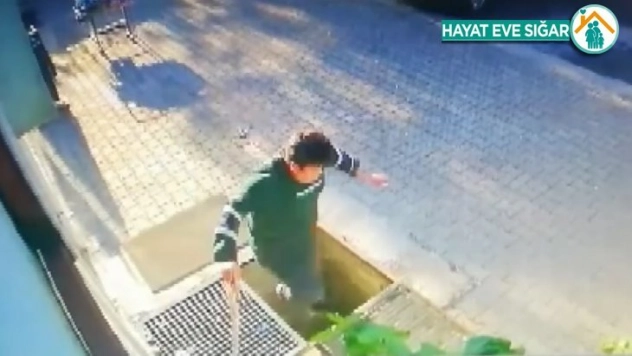 Kapağı açık kalan deponun içine düştü