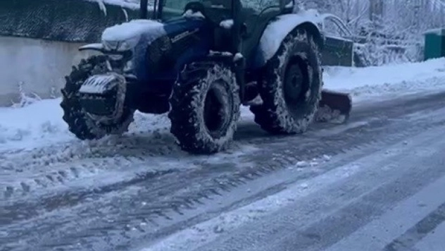 Kapanan yollarını kendi imkanları ile açtılar