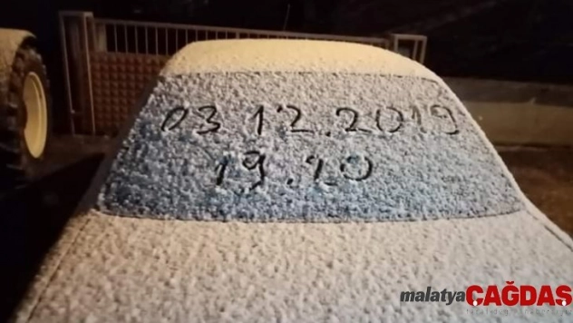 Kar Balkanlar'dan giriş yaptı, sınır köyleri beyaza büründü