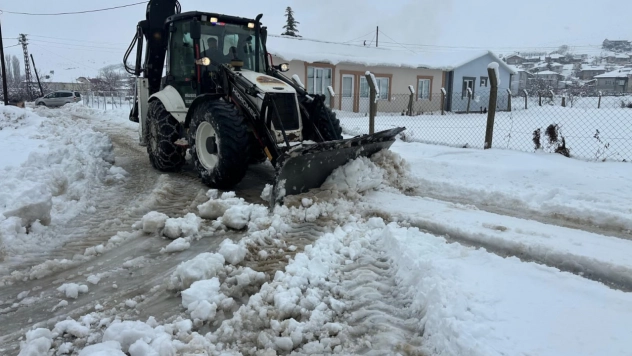 Doğanşehir'de Kar Seferberliği: Belediye Ekipleri 7/24 Sahada