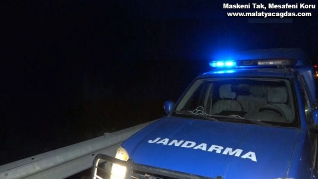 Kar temizlerken çatıdan düşerek hayatını kaybetti