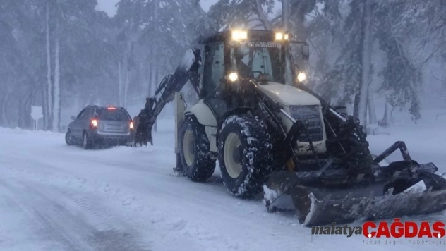 Kar yağışı Kazdağları'nda etkili olmaya devam ediyor