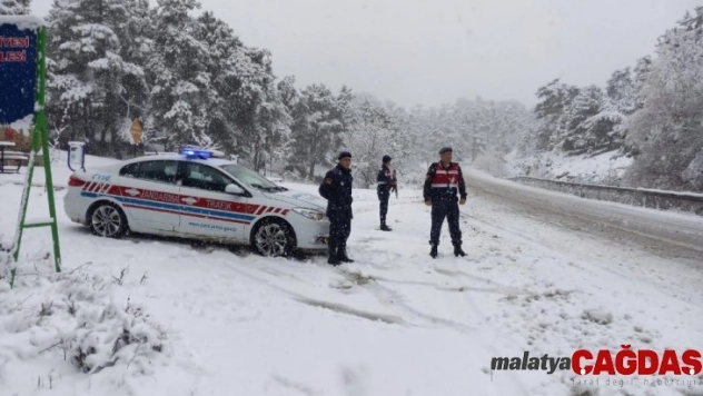 Kar yağışı Sarıcakaya yolunda etkili