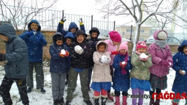 Kar yağışına en çok çocuklar sevindi