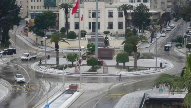 Kar yağışının ardından Hatay beyaza büründü