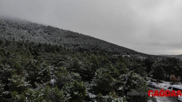 Kar yağışıyla beyaza bürünen Aydos Ormanı havadan görüntülendi