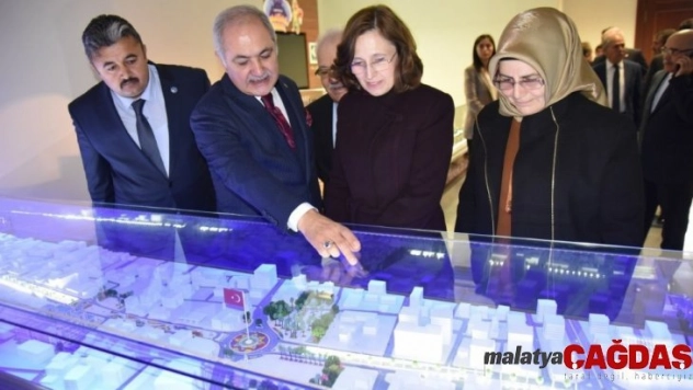 Kara: 'Liderimize yaraşır ve yakışır hizmetler yapmaya çalışıyoruz'