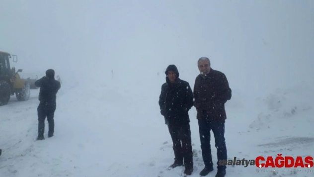 Karla mücadele ekipleri yetişti