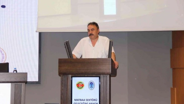 Karaca 'Matbaa sektörü geleceğini arıyor' çalıştayında konuştu