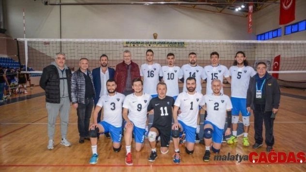 Karacabey Belediyespor Erkek Voleybol Takımı şampiyonluk yolunda iddialı