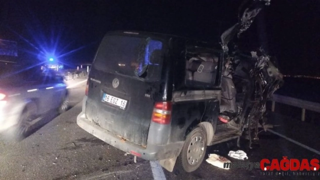 Karacabey'de trafik kazası: 2 ölü, 1 yaralı