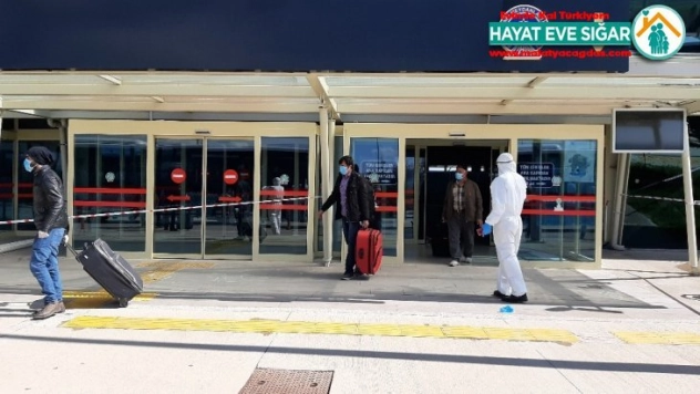 Karadağ'dan 3 uçakla gelen 492 kişi 14 günlük karantinaya alındı