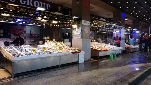 Karadeniz son 35 yılın en bereketli hamsi sezonunu yaşıyor