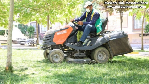 Karaköprü'de parklar yaz mevsimi için hazırlanıyor