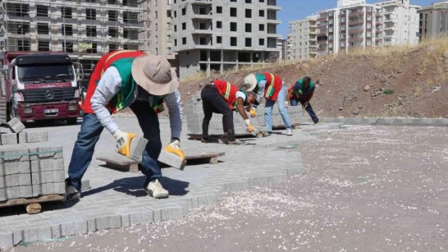 Karaköprü'de üst yapı çalışmalarıyla yollar yenileniyor
