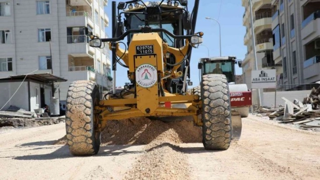 Karaköprü'de yeni yol açma mesaisi sürüyor