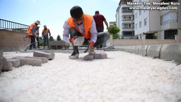 Karaköprü'de yollar kilitli parkeyle yenileniyor