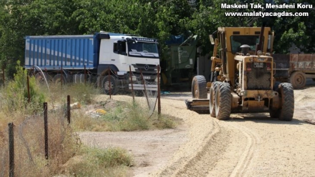 Karaköprü kırsalında yol çalışması