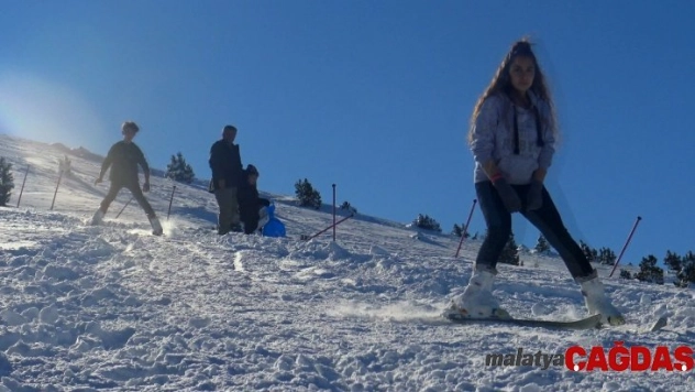 Karaman Bozdağ Kayak Merkezine ilgi artıyor