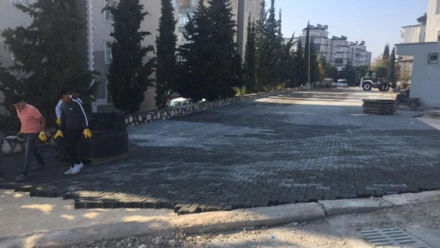 Karapınar Mahallesinde kilitli parke taşı çalışması