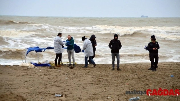 Karasu sahilinde erkek cesedi bulundu