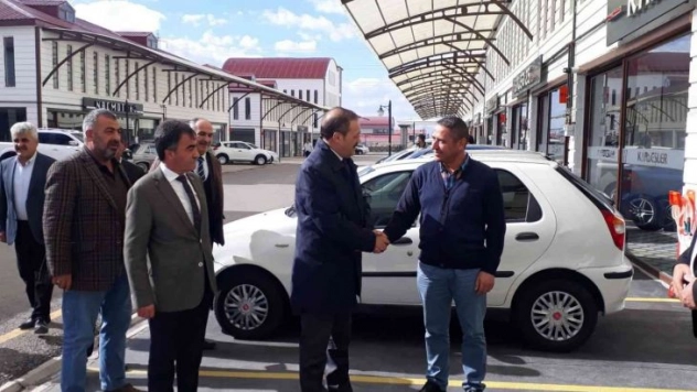 Karataş'tan Galericiler sitesine hayırlı olsun ziyareti