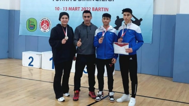 Karateciler 3 madalya kazandı